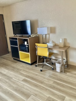 Suite, 1 King Bed with Sofa bed, Non Smoking