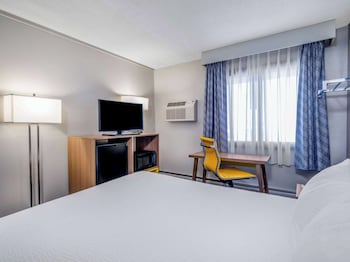 Efficiency, Room, 1 Queen Bed, Non Smoking