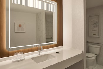 Room, 2 Queen Beds (Mobility Accessible, Roll-In Shower)