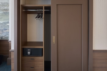 Room, 1 King Bed (Hearing Accessible)