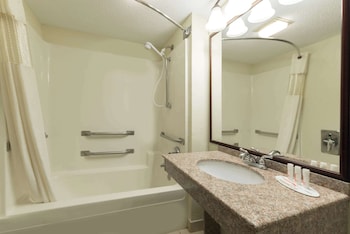 Standard Room, 1 Queen Bed, Accessible