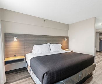Suite, 1 King Bed, Non Smoking, Kitchenette