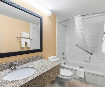 Studio Suite, 2 Queen Beds, Non Smoking, Poolside