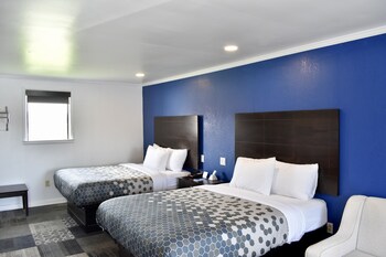 Standard Room, Multiple Beds, Smoking
