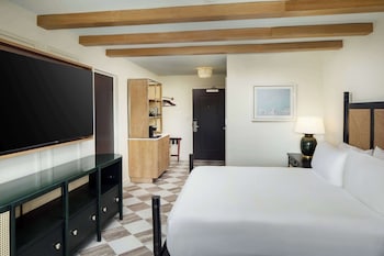 Room, Accessible, City View (Mobility & Hearing, Roll-in Shower)