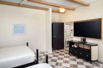 Room, 2 Queen Beds, Accessible, City View (Hearing, Roll-in Shower)