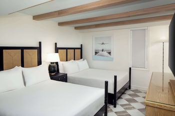 Room, 2 Queen Beds, Accessible, City View (Hearing, Roll-in Shower)