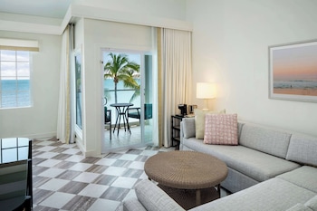 Suite, 1 King Bed, Accessible, Oceanfront (Hearing & Bathtub)