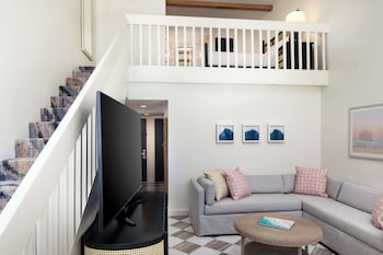 Oceanfront 2 Bedroom Loft - 2 Kings
