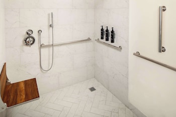 Room, 2 Queen Beds, Accessible, City View (Hearing, Roll-in Shower)