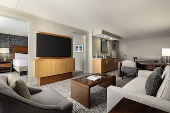 Suite, 1 King Bed, Non Smoking