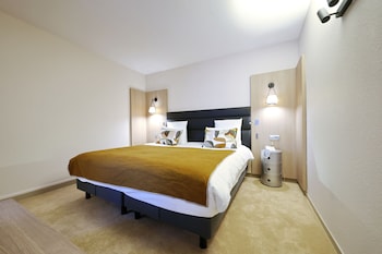 Junior Suite, 1 King Bed with Sofa bed