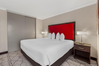 Suite, 1 King Bed, Non Smoking, Microwave (with Sofabed)