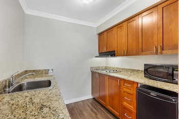 Suite, 2 Queen Beds, Non Smoking, Kitchenette (with Sofabed)