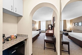 Suite, 1 King Bed with Sofa bed, Non Smoking