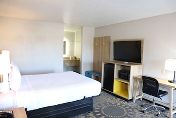Standard Room, 1 Queen Bed, Smoking
