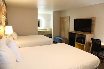 Standard Room, 2 Queen Beds, Smoking
