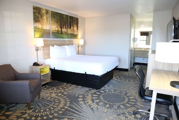 Standard Room, 1 Queen Bed, Smoking