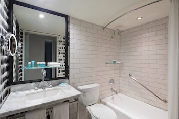 Deluxe Room, 1 King Bed