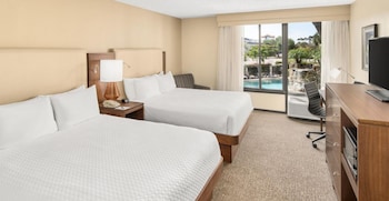 Room, 2 Queen Beds, Pool View