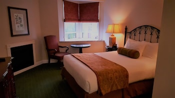 Deluxe Room, 1 Queen Bed, Fireplace