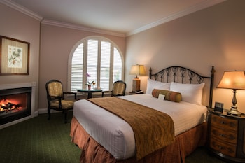 Deluxe Room, 1 King Bed, Fireplace
