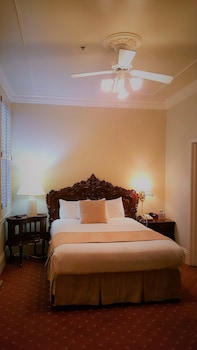 Standard Room, 1 Queen Bed