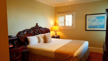 Standard Room, 1 King Bed