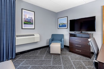Suite, 1 King Bed, Non Smoking, Refrigerator & Microwave (Living Room;with Single Sofabed)