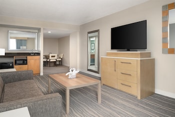 Suite, 1 King Bed, Non Smoking