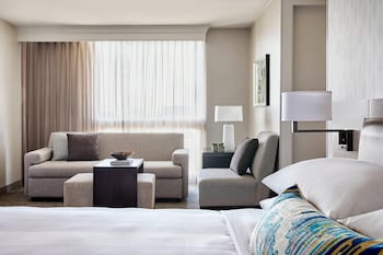 Executive Room, 1 King Bed with Sofa bed, Corner