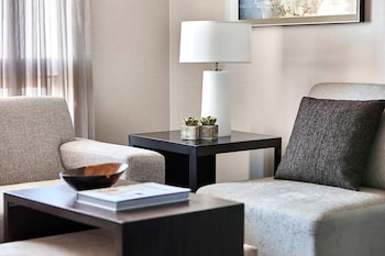 Executive Room, 1 King Bed with Sofa bed, Corner