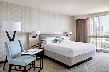 Room, 1 King Bed, Balcony, Pool View (Hearing Accessible)