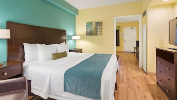 Suite, 1 King Bed with Sofa bed, Non Smoking, Microwave (with Sofabed)