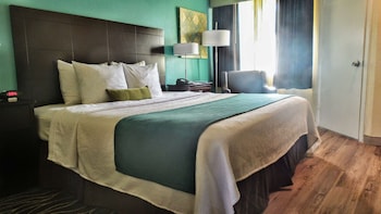 Suite, 1 King Bed with Sofa bed, Non Smoking, Microwave (with Sofabed)