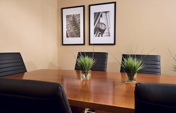Room, 1 King Bed, Non Smoking (Boardroom)