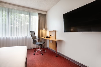 Standard Room, 1 Queen Bed, Accessible