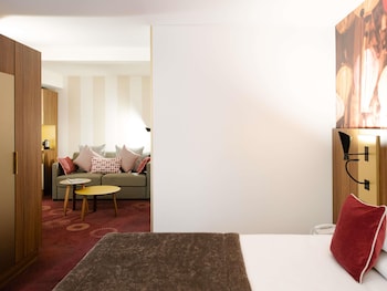 Privilege, Family Room, 1 King Bed with Sofa bed