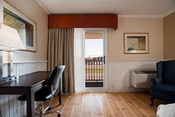 Deluxe Room, 1 Queen Bed, Non Smoking, Jetted Tub