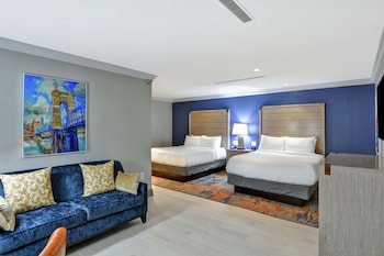 Room, 2 Queen Beds, Accessible, Bathtub