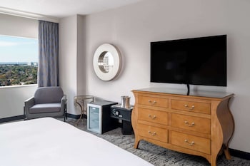 One King Bed, Non-Smoking, Accessible