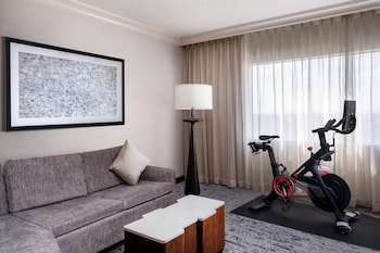 Suite, 1 King Bed (Peloton Bike)