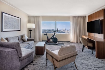 Suite, 1 King Bed (Peloton Bike)