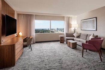 1 King Bed Deluxe Room
