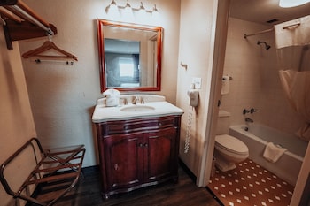 Executive Room, 2 Queen Beds, Mobility Accessible