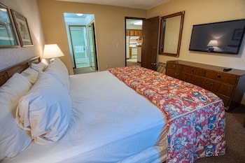 Deluxe One Bedroom King Suite