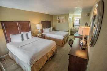 Room, 2 Queen Beds, Smoking