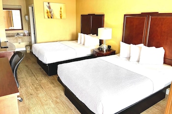 Room, 2 Queen Beds, Smoking