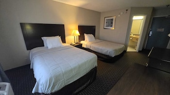 1 King Bed & 2 Full Bed