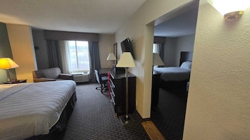 1 King Bed & 2 Full Bed